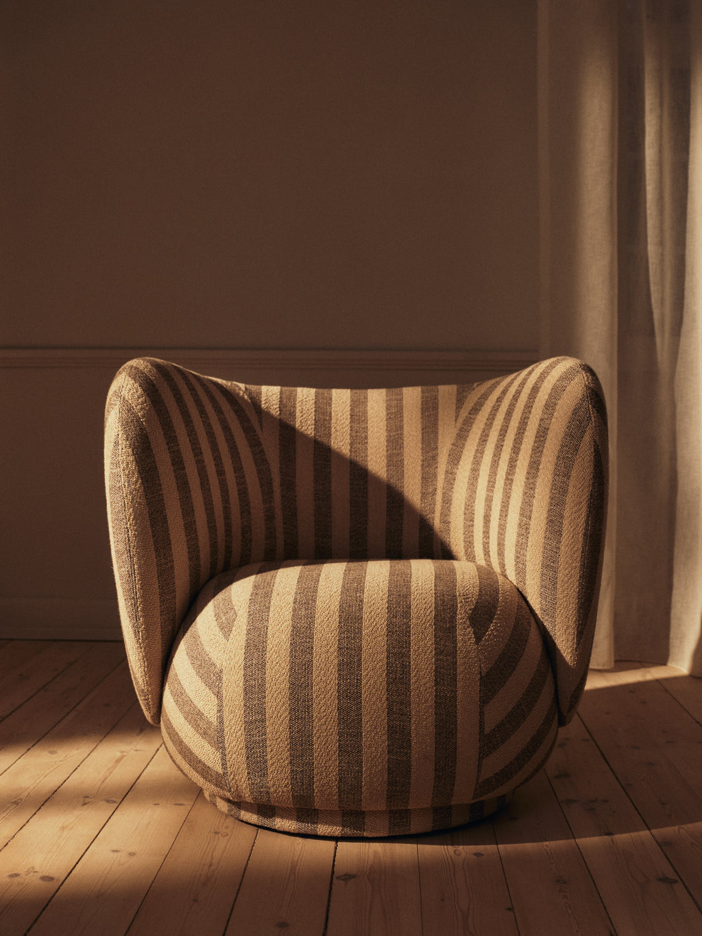 Rico Lounge Chair - Louisiana Sand/Chocolate