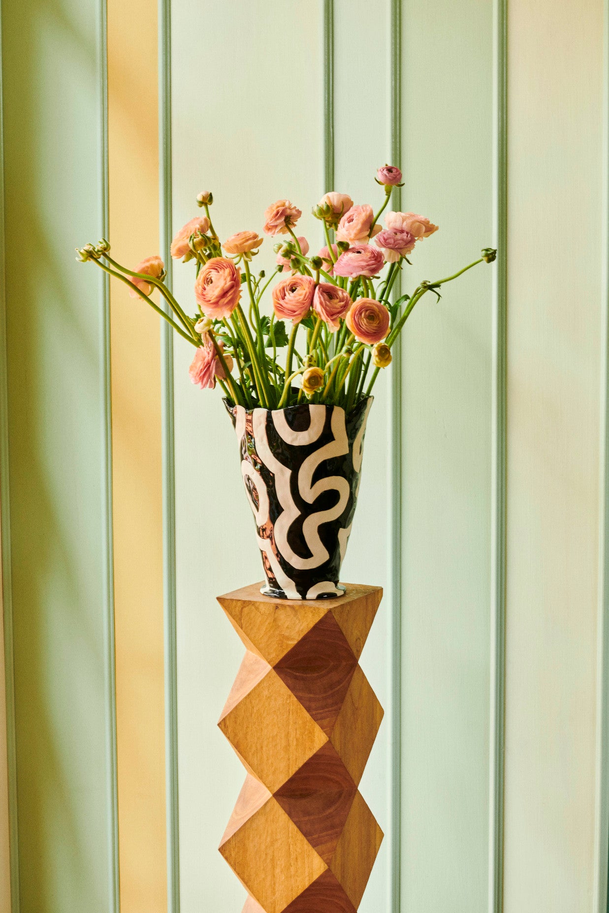 Jessica Hans Shadow vase