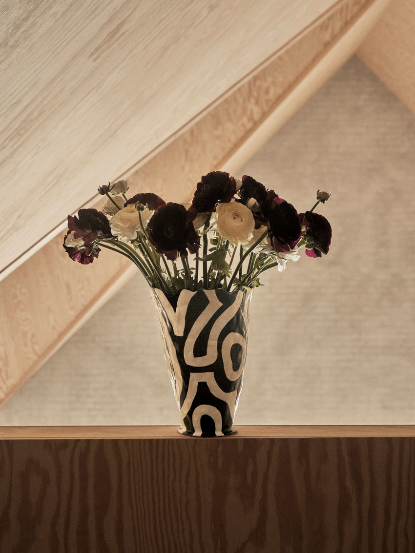 Jessica Hans Shadow vase