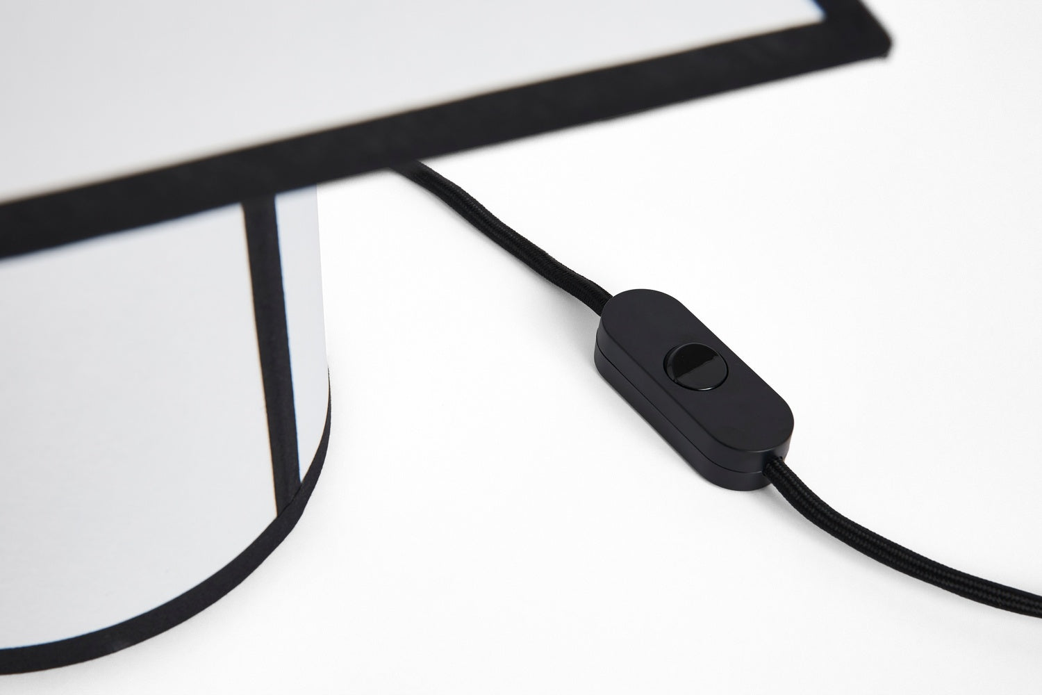 Ava pyramid table lamp - 290 - white