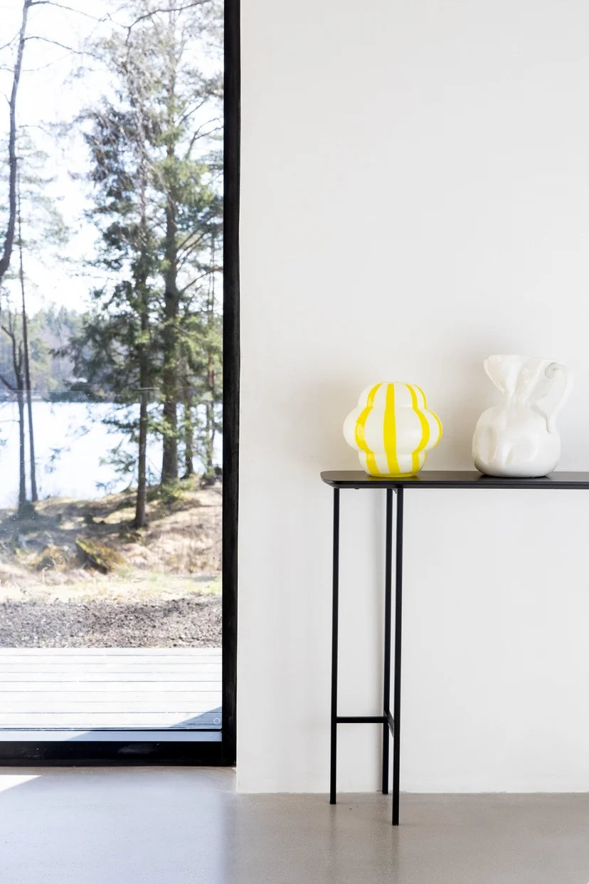 Vase crumple white